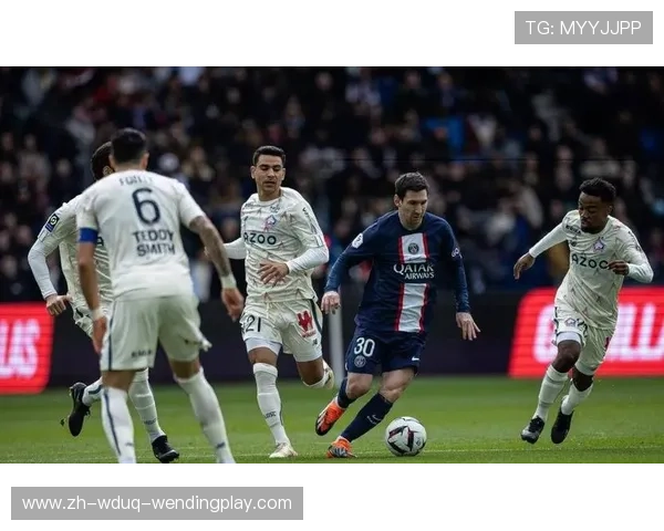 里昂对英超球队相关全景解读为你还原幕后故事